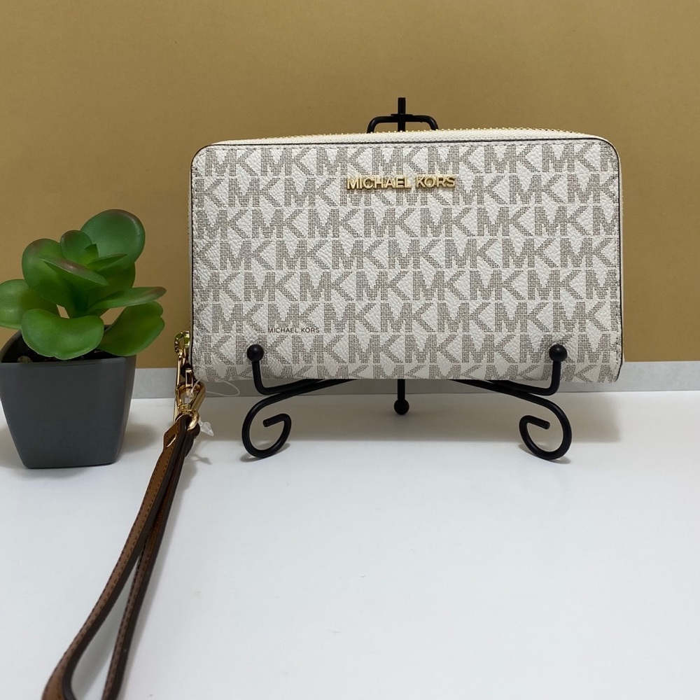 Michael kors wallet